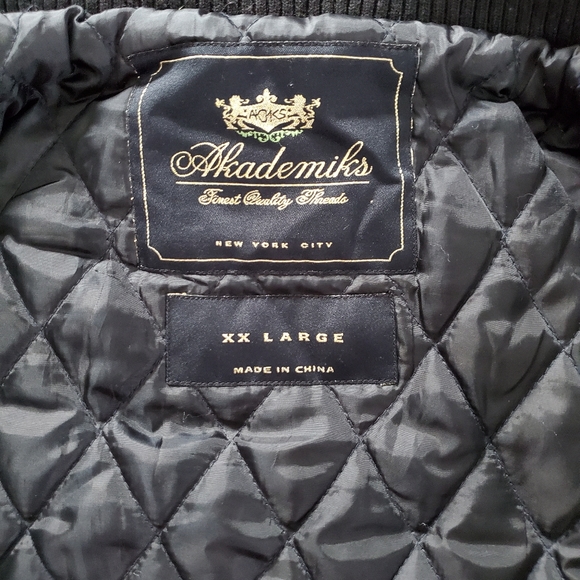 Men's Coat - Picture 6 of 7